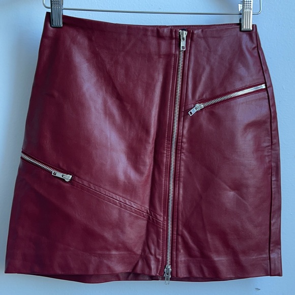DO + BE VEGAN LEATHER ZIPPER SKIRT - Picture 4 of 8